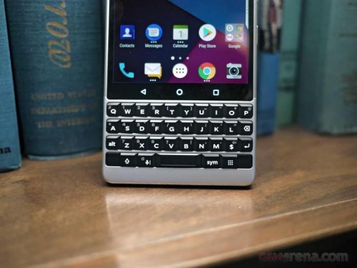 Anh BlackBerry KEY2 vua ra mat: Snapdragon 660, gia 649 USD 