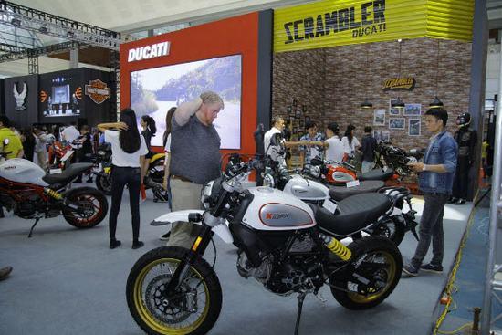 Ngắm dàn siêu xe Ducati hầm hố tại triển lãm Việt Nam AutoExpo 2018