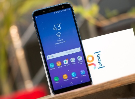 Nen mua Samsung Galaxy J6 2018 hay Galaxy J7 Pro?