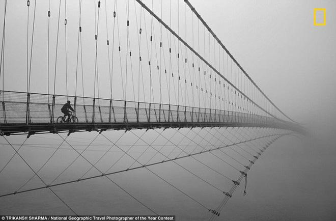 Chiêm ngưỡng loạt ảnh ấn tượng, thực ảo khó phân định tại National Geographic Travel Photographer 2018 - Ảnh 5.