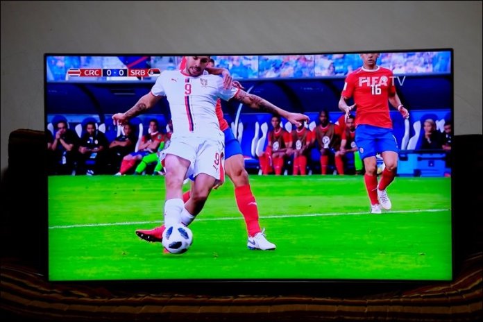 Trai nghiem xem World Cup tren TV man hinh cong Samsung Q8C