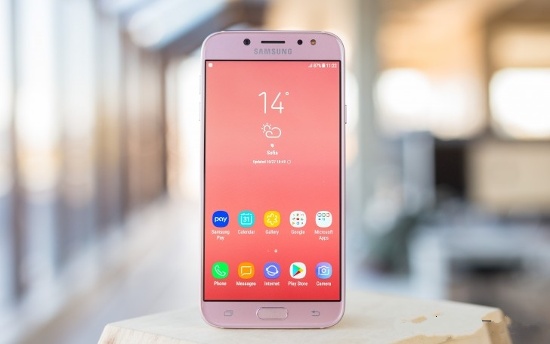 Nen mua Samsung Galaxy J6 2018 hay Galaxy J7 Pro?