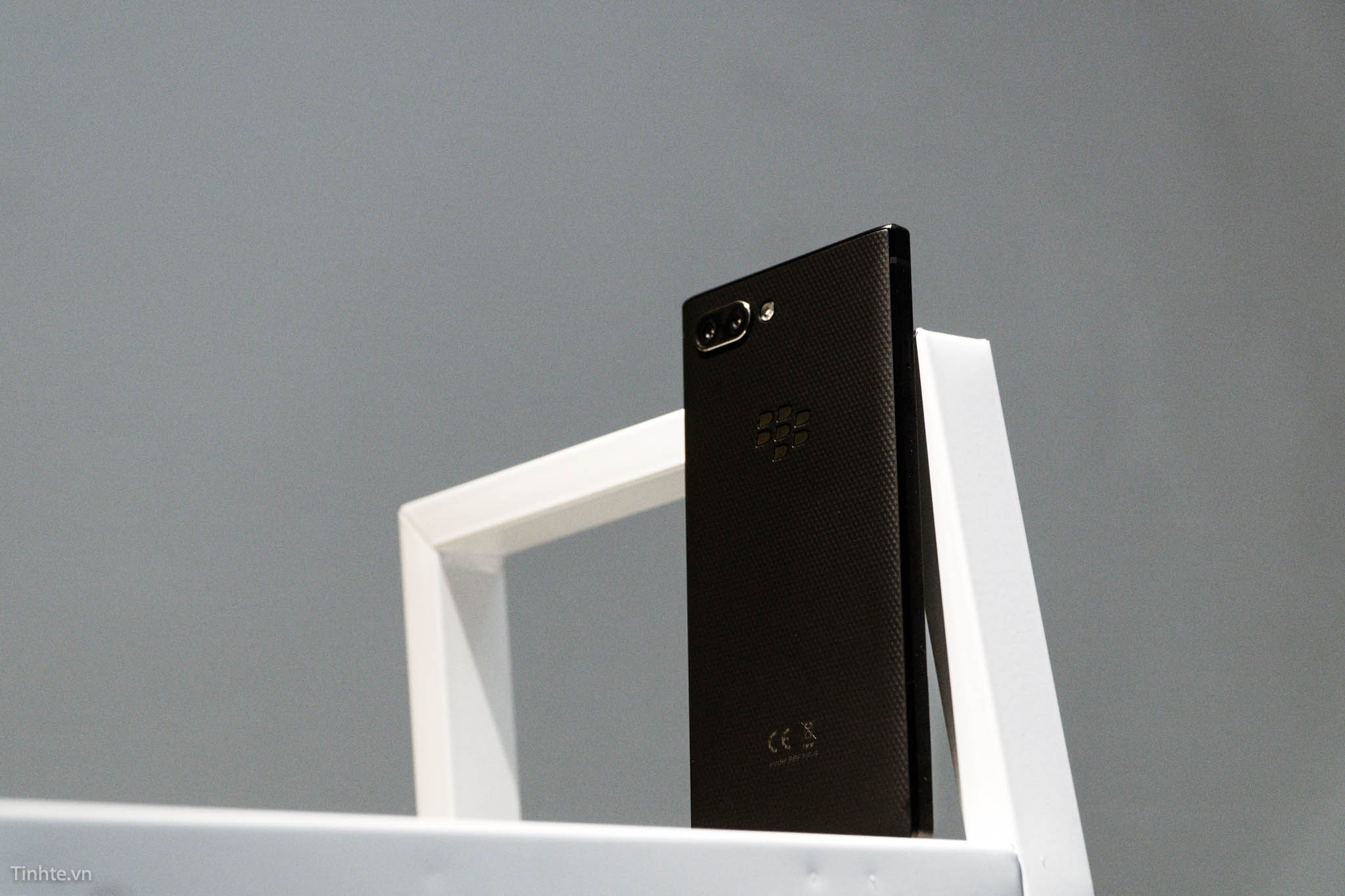 Đang tải tinhte_blackberry_key2-14.jpg…