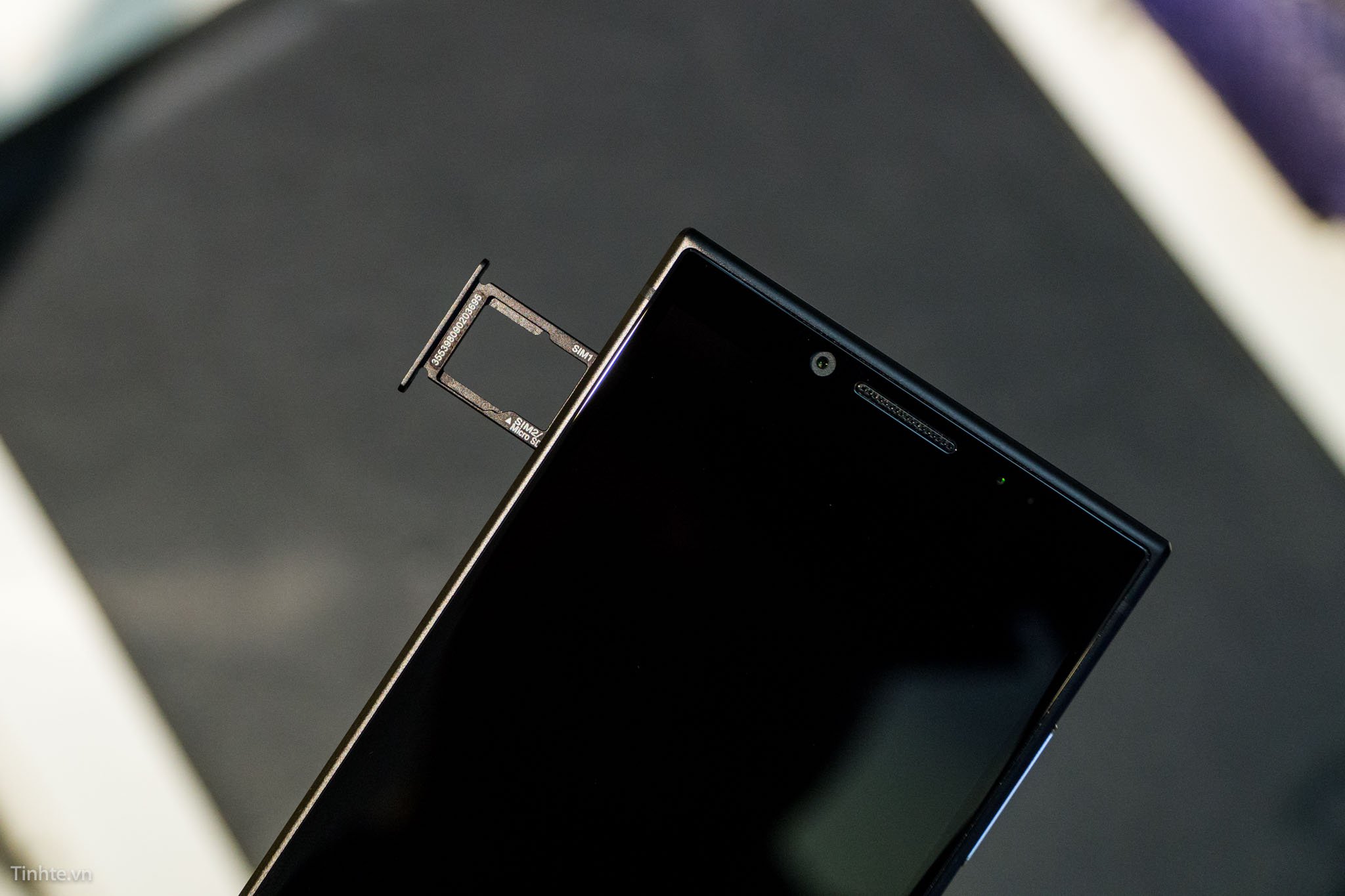 Đang tải tinhte_blackberry_key2-22.jpg…