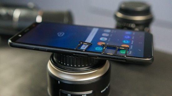 Cung gia 7,3 trieu dong, nen mua Samsung Galaxy J8 hay J7 Plus?
