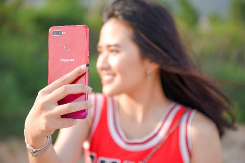 F9 là mẫu smartphone tầm trung mới nhất của Oppo, kế thừa các tính năng của Oppo F7 trong ngoại hình bóng bẩy, sang trọng. Thông tin chi tiết tại đây. https://Oppomobile.vn/Oppo-f9