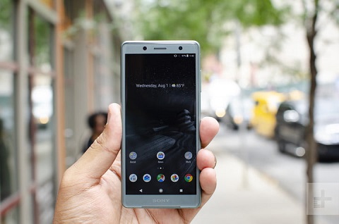 Top 5 smartphone nho gon dang mua nhat hien gio