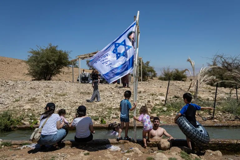 Israeli settlers beat press photographer as soldiers watch in West Bank
