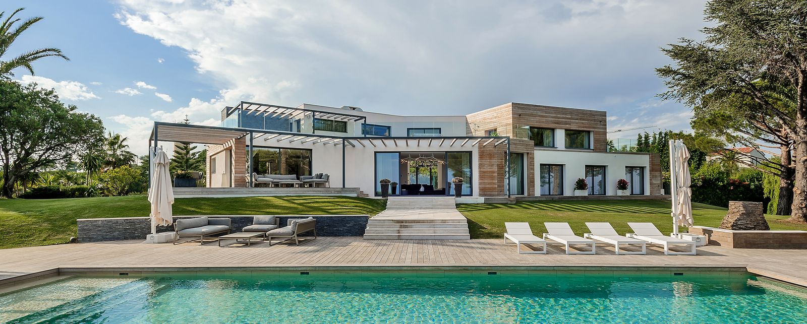 Lake view villas real estate in tarpon springs, some lakefront homes, near anderson park. Incredible $20 Million French Mansion For Sale - GTspirit