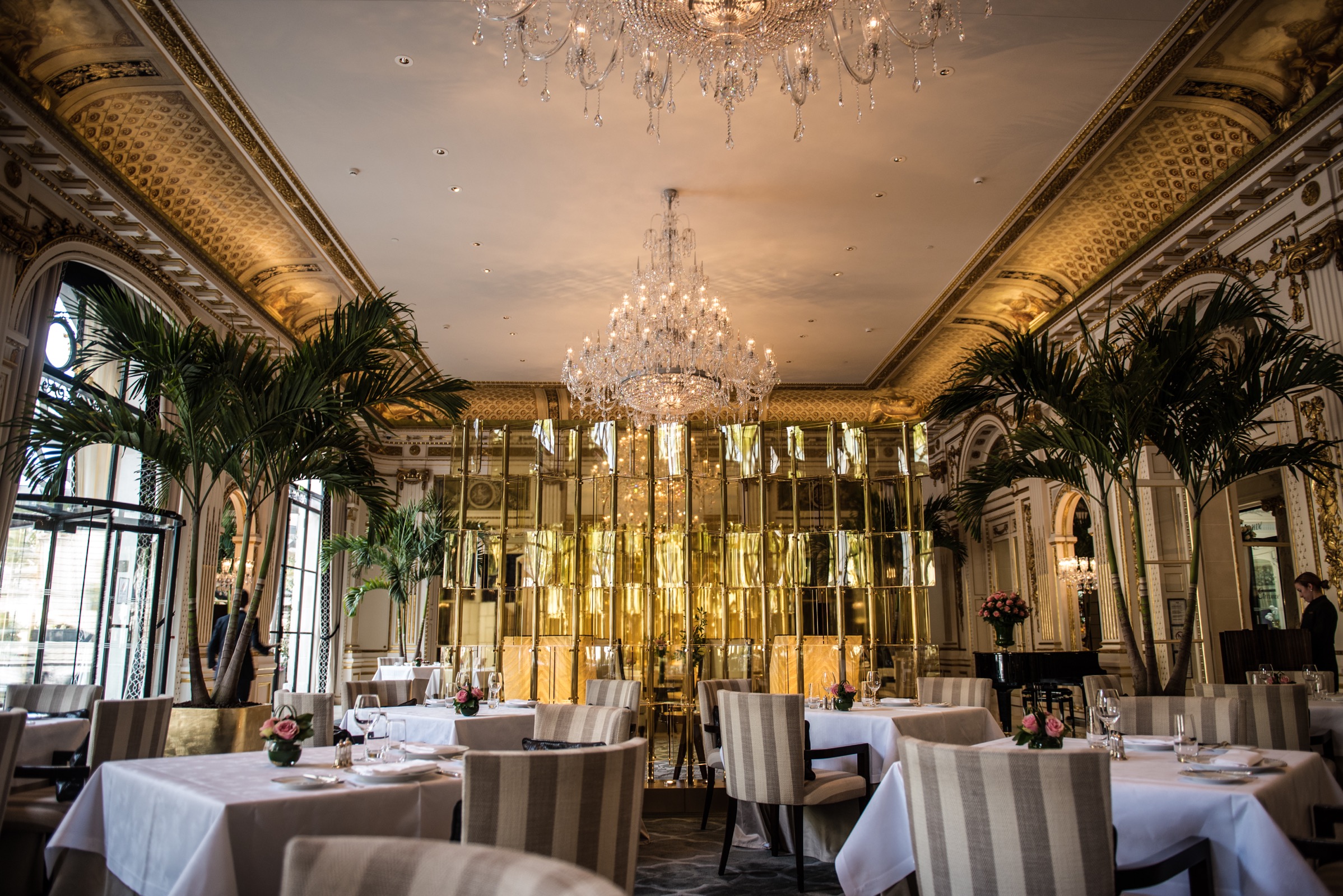 Perfectly situated at 19 avenue kléber, the peninsula sits in the heart of paris within walking distance of some of the world's most famous monuments, . Le Lobby At The Peninsula Hotel Paris Review Gtspirit