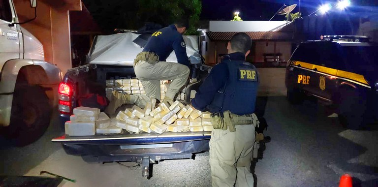Morador de Pontes e Lacerda prepara fundo falso para trânsportar drogas e acaba preso trânsportando 372 kg de pasta base de cocaína