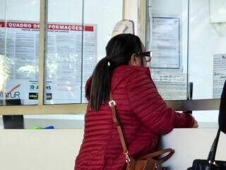 Paralisação trava rodoviária de Campo Grande e deixa passageiros sem embarque