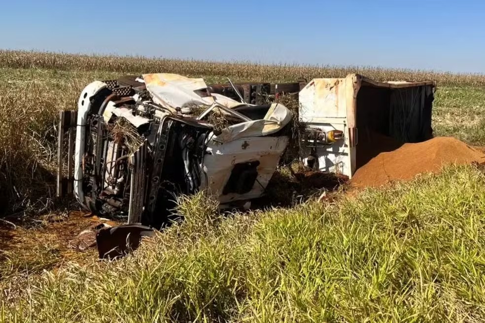 Acidente com caminhão na MS-162 mata motorista