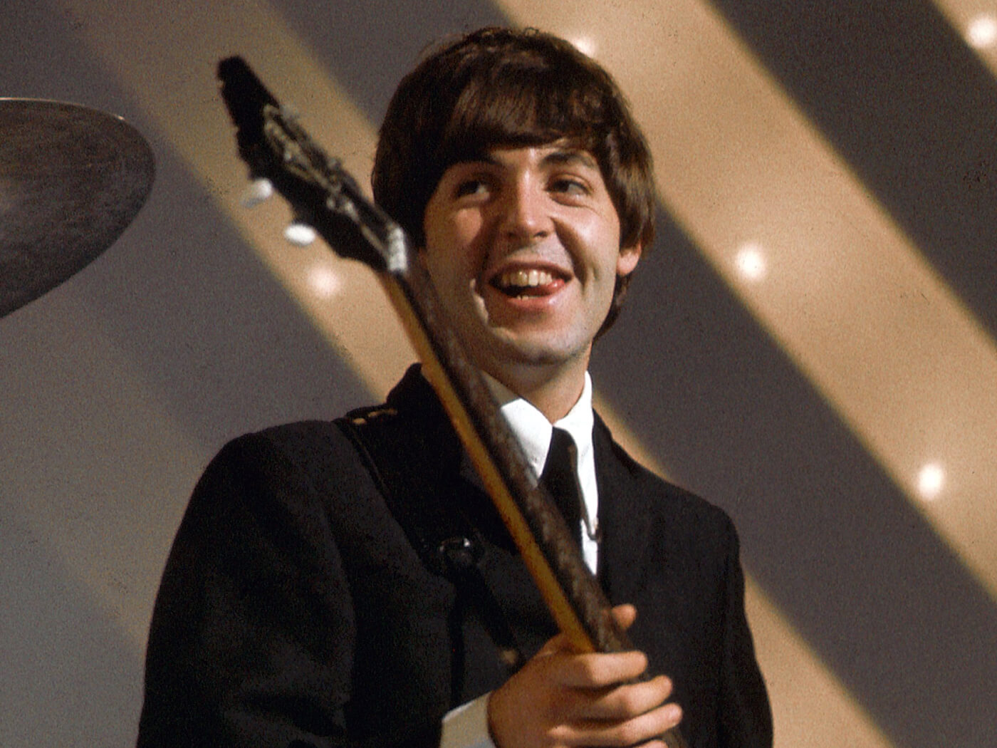 En dus overtreft sir paul mccartney david . How To Play Chords Like Paul Mccartney Part 1 Guitar Com All Things Guitar