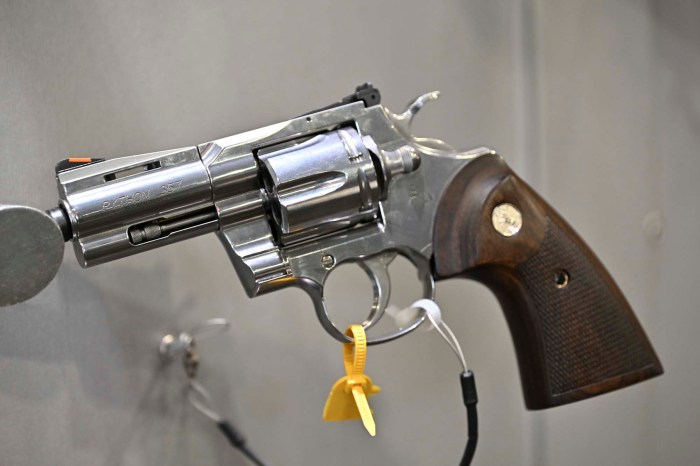 Colt python vs king cobra 2020