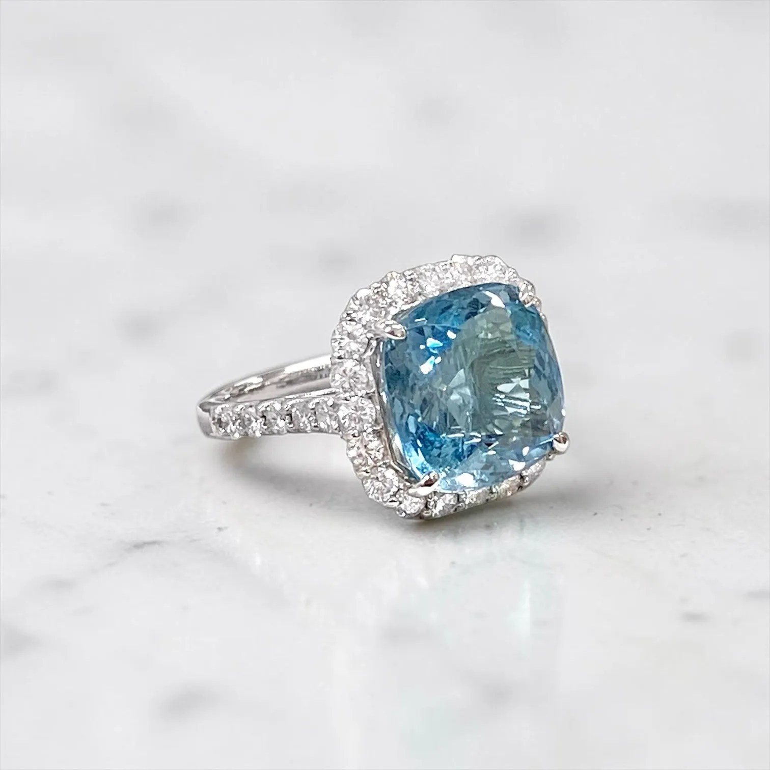 Cushion Lume Aquamarineリング