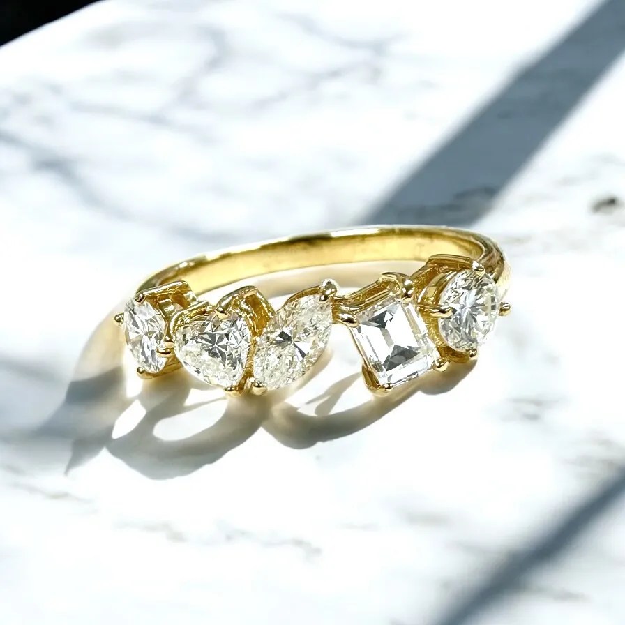 ファンシーカット ダイヤモンド ラインリング