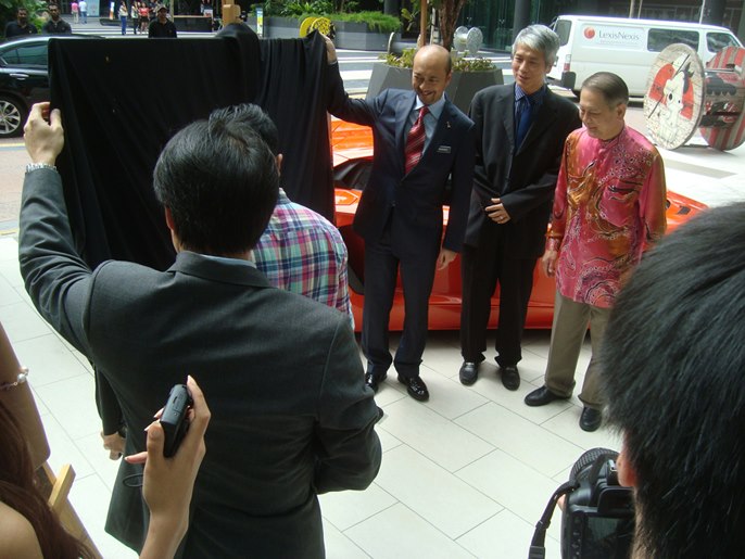 Charif with Dato' Mukhriz bin Tun Dr. Mahathir, Lim Eng Chong (Henry Butcher Art Auctioneers), Vincent Sim (Henry Butcher Art Auctioneers) and Markus Chye (Lamborghini KL), during the first presentation at White Box.
