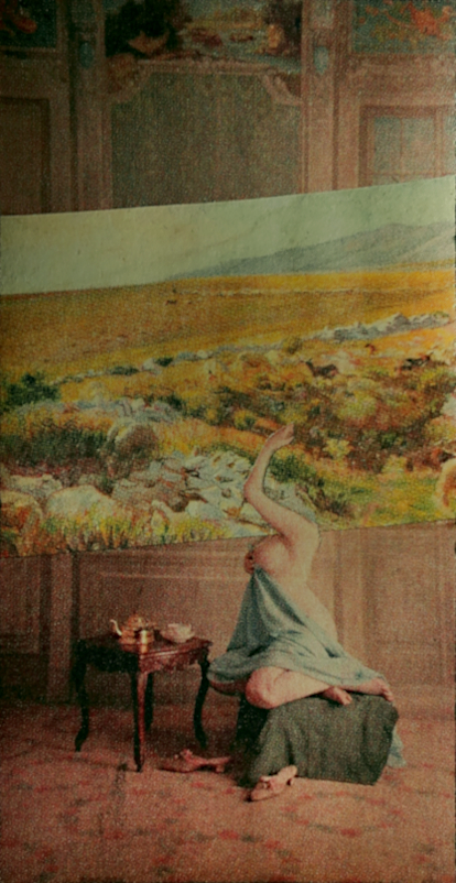 Modelo sosteniendo un paisaje” / “Model Holding up a Landscape” (2021). 8,9 cm x 4,6 cm. Micro-collage.