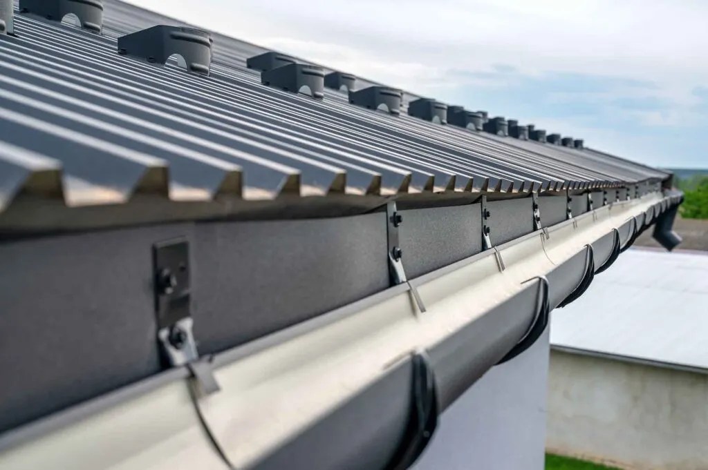 Level or realign gutters