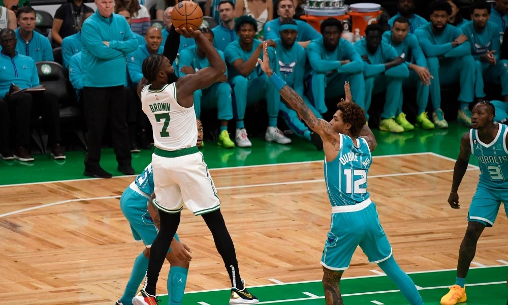 Jaylen Brown Shooting over Kelly Oubre