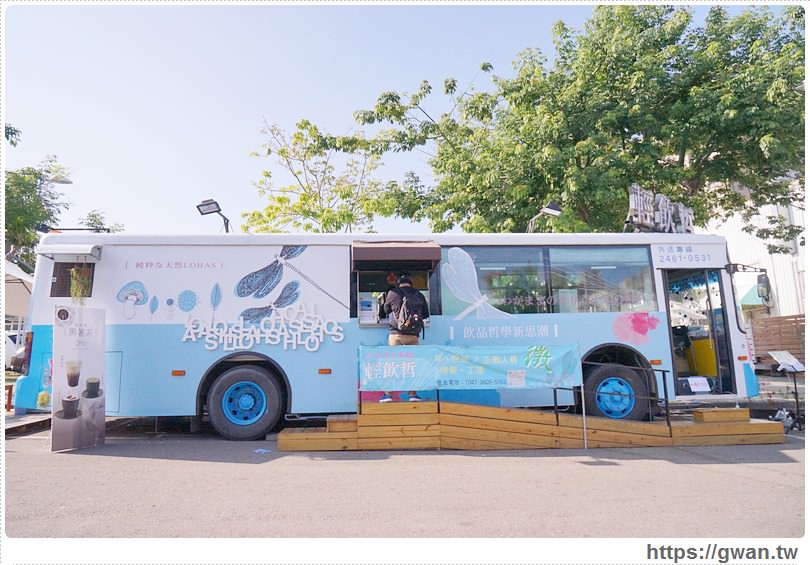 [台中飲料●西屯區] 輕飲哲中科巴士概念店 -- 不載人只賣飲料 | 台中第一間巴士概念茶飲