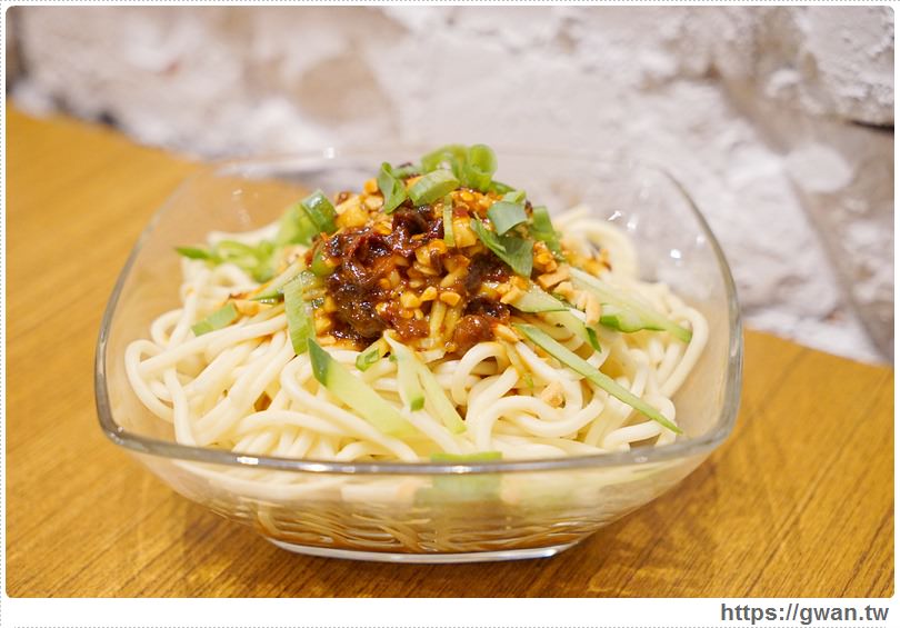 [台中美食●西區] 城裡城外巫山烤魚 -- 麻辣酸甜怪味烤魚 | 台灣也能吃到道地四川活魚料理