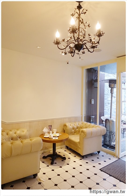 [捷運美食●中山站] Monteur 夢甜屋洋菓子店 -- 被好多草莓包圍的夢幻下午茶 | 年輪蛋糕專賣