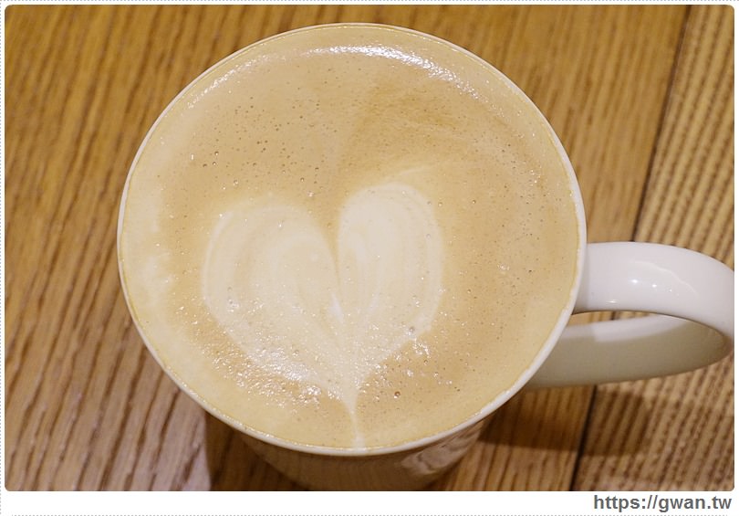 [捷運美食●中山站] Monteur 夢甜屋洋菓子店 -- 被好多草莓包圍的夢幻下午茶 | 年輪蛋糕專賣