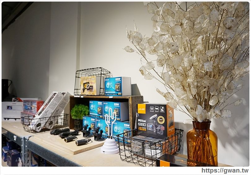 [新莊美食]日豐企業社 -- 超特別!! 汽車百貨裡吃甜點 | 新莊文青咖啡廳