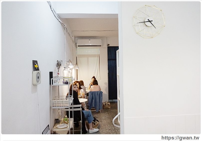 [台中美食●北區] 有點甜cafe A Littlesweet — 巷子裡的老屋甜點店，藏著夢幻人魚戚風～