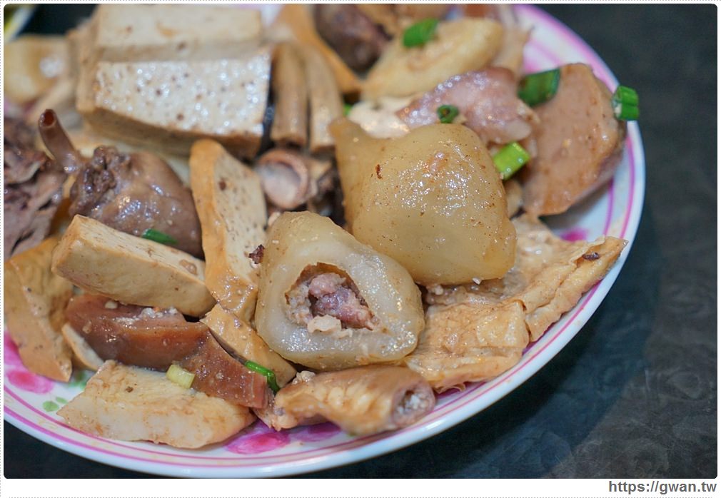 [台中小吃●一中商圈] 舟董煙燻鹽水雞 -- 中美街人氣鹹水雞來一中囉 | 現場還有隱藏版!!