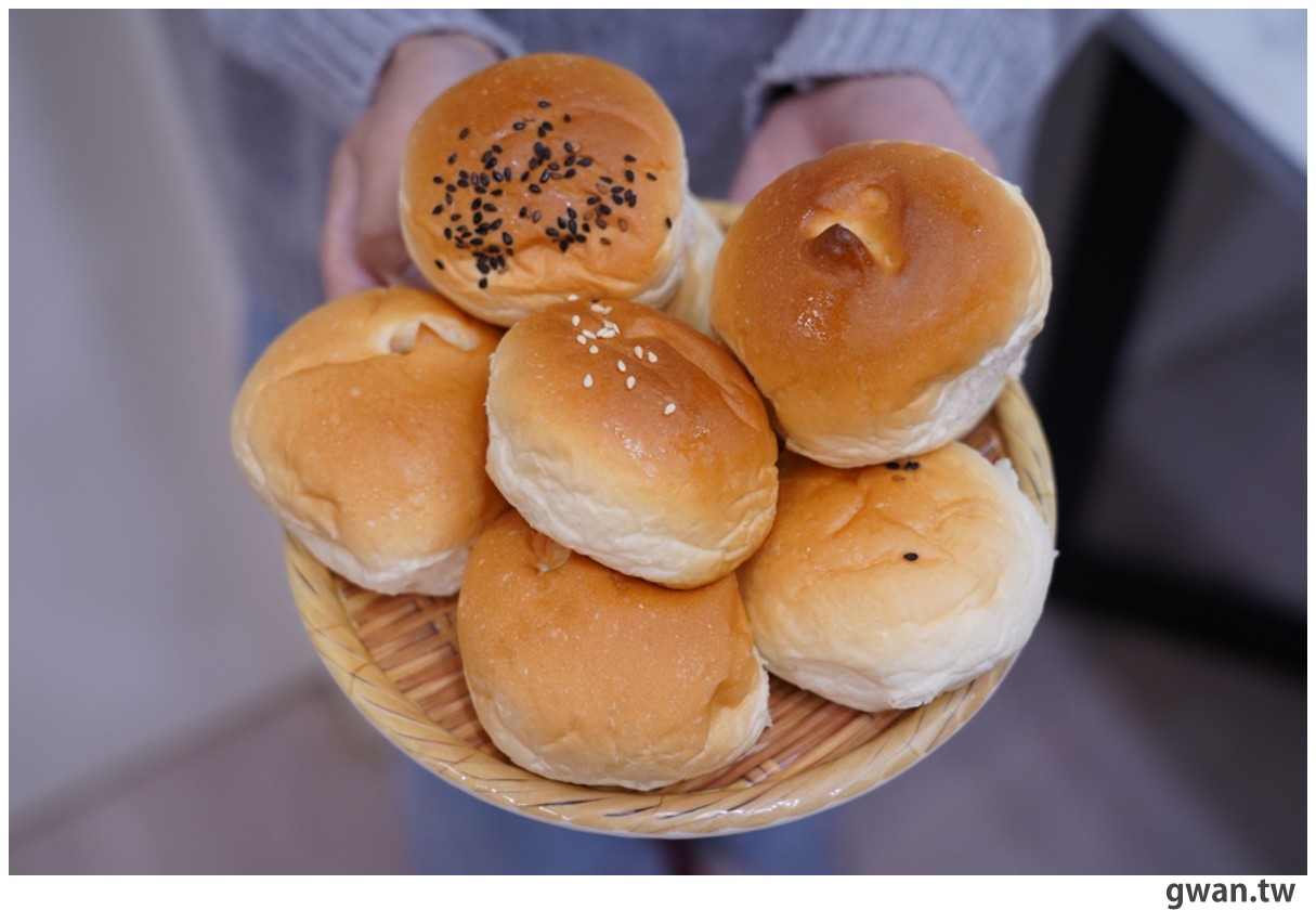 懷舊牛排小餐包在福星食品行！現在一顆五元，吃的是回憶～