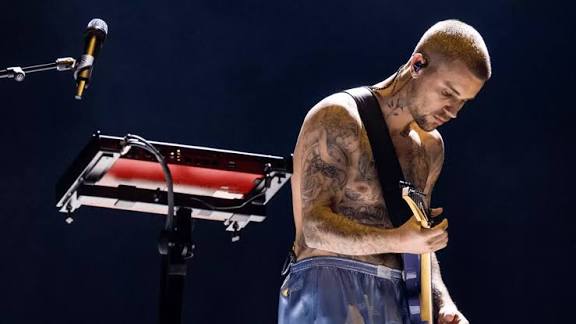 Justin Bieber Performs at Grammys Wearing Boxer Shorts, Leaving Fans Confused