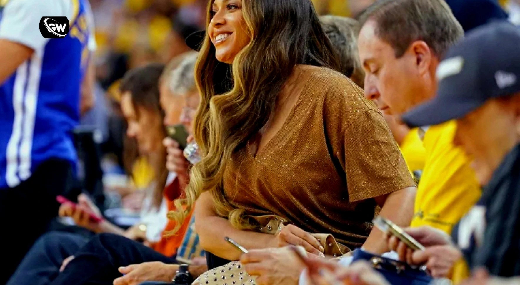 Beyoncé Sits on Executive’s Lap During Michael Jackson Call in Resurfaced 2001 Video