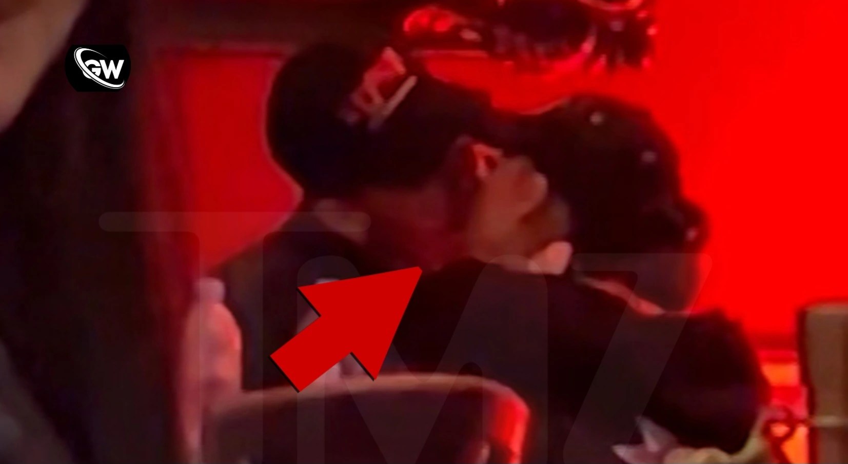 Ariana Grande and Ricky Alvarez Share Passionate Kiss at Universal Studios Halloween Event