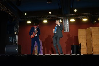 Groß (Bild (4))