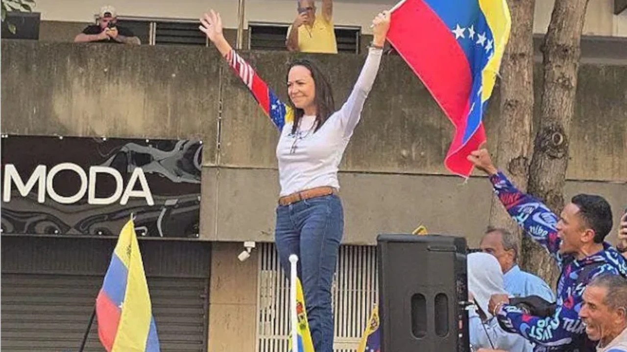 María Corina Machado anuncia regreso a Venezuela tras meses en el exilio