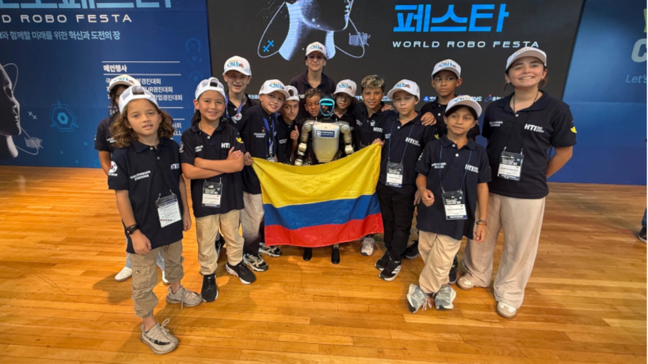 Estudiantes del Colegio Theodoro Hertzl brillan en Corea del Sur con proyectos de robótica