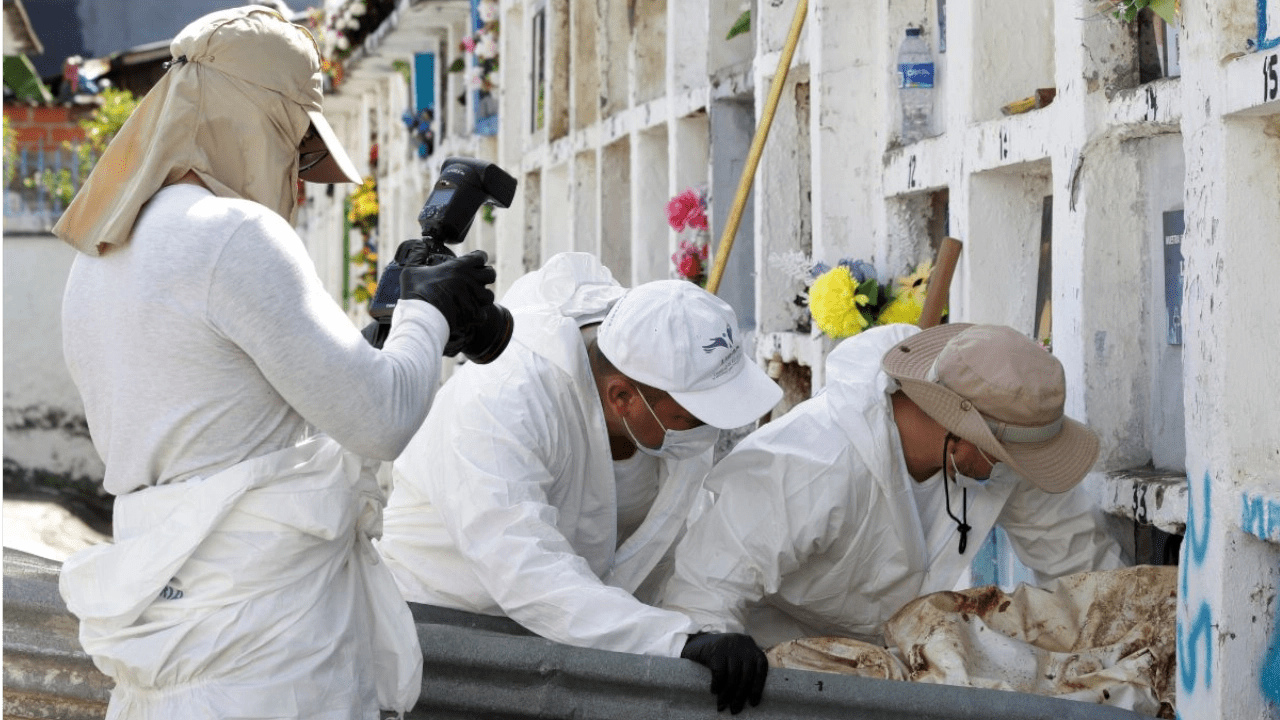 Recuperan 40 cuerpos de desaparecidos en los cementerios de Caucasia y Santa Fe de Antioquia