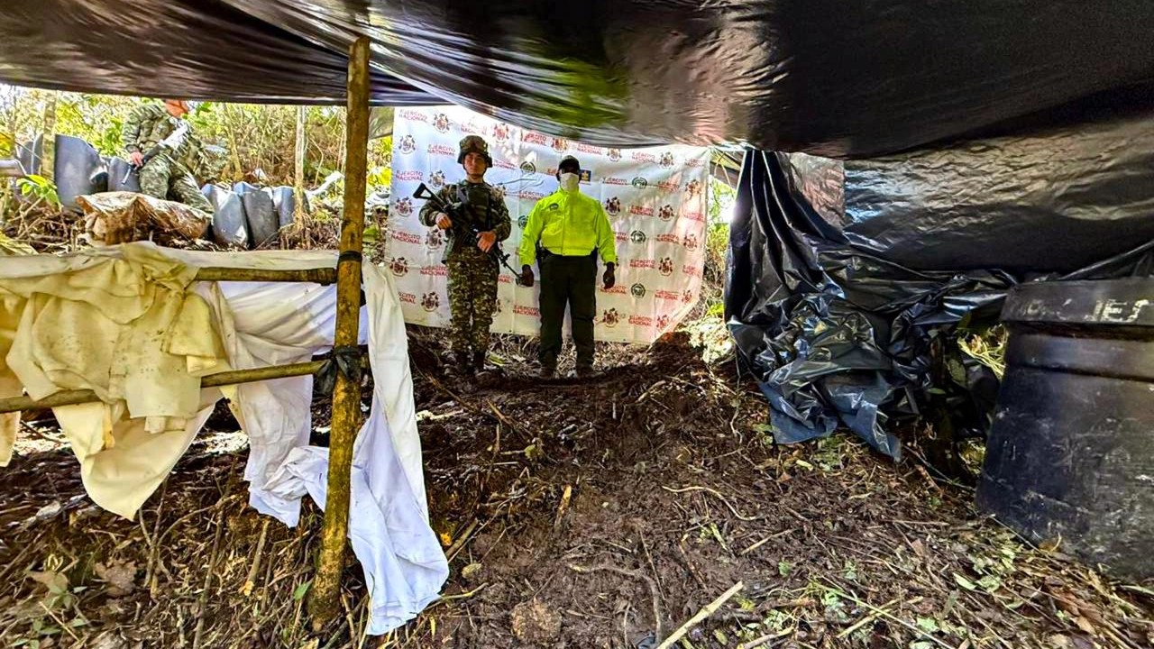 ¡Siguen cayendo! Destruyen laboratorio de coca que producía más de 1.500 kilos de cocaína al mes