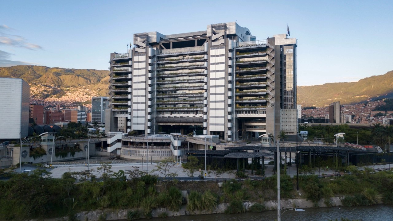 EPM le vende por una millonada todas sus acciones a Millicom; se va de Tigo-UNE