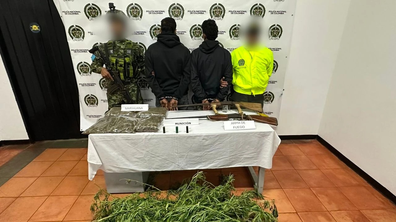 Capturan dos hombres por porte ilegal de armas y estupefacientes en zona rural de Sonsón