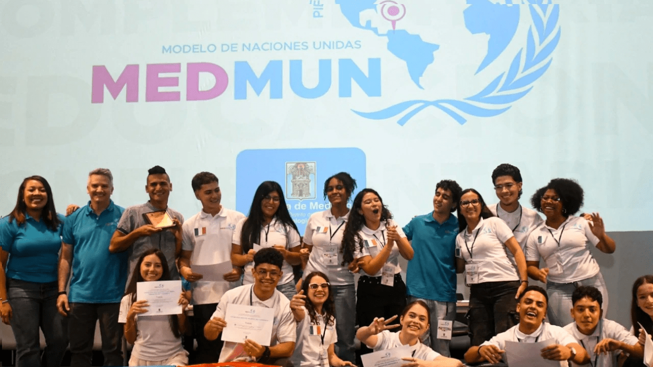450 estudiantes de Medellín participaron en simulación de la ONU y fortalecieron su liderazgo