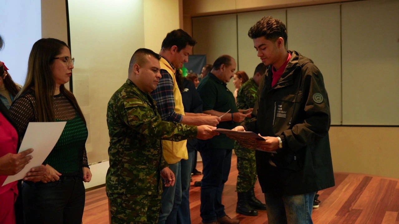 Más de 100 víctimas del conflicto armado recibieron su libreta militar como parte de su reparación integral