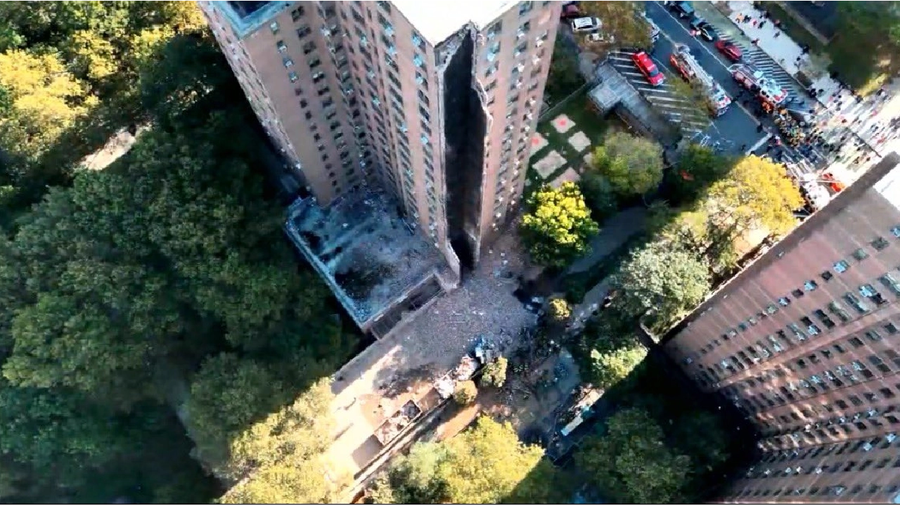 ¡Se desplomó! Una explosión de gas provocó el derrumbe parcial de un edificio de 20 pisos en el Bronx