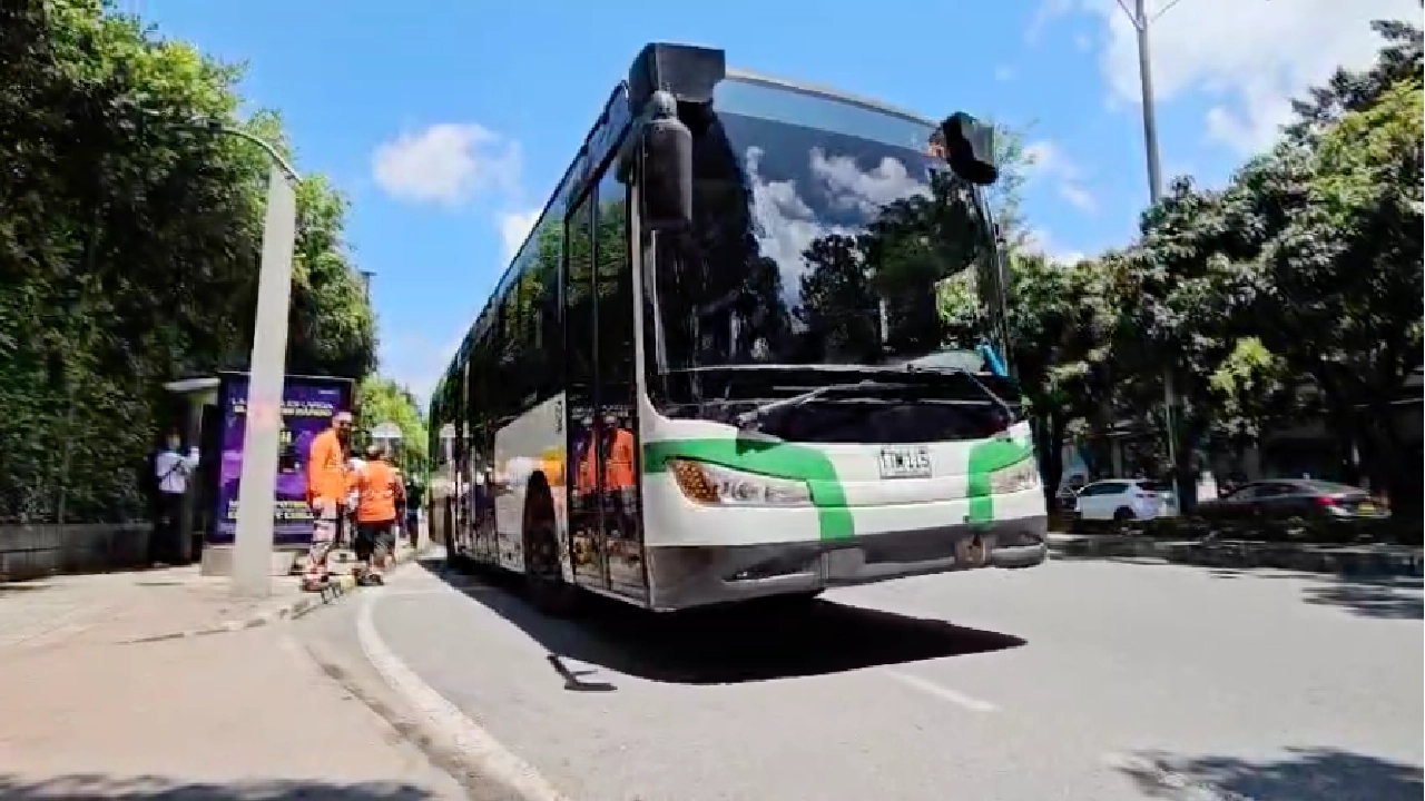 Buses del Metroplús pasarán aproximadamente cada seis minutos tras suspensión de la Línea A del Metro