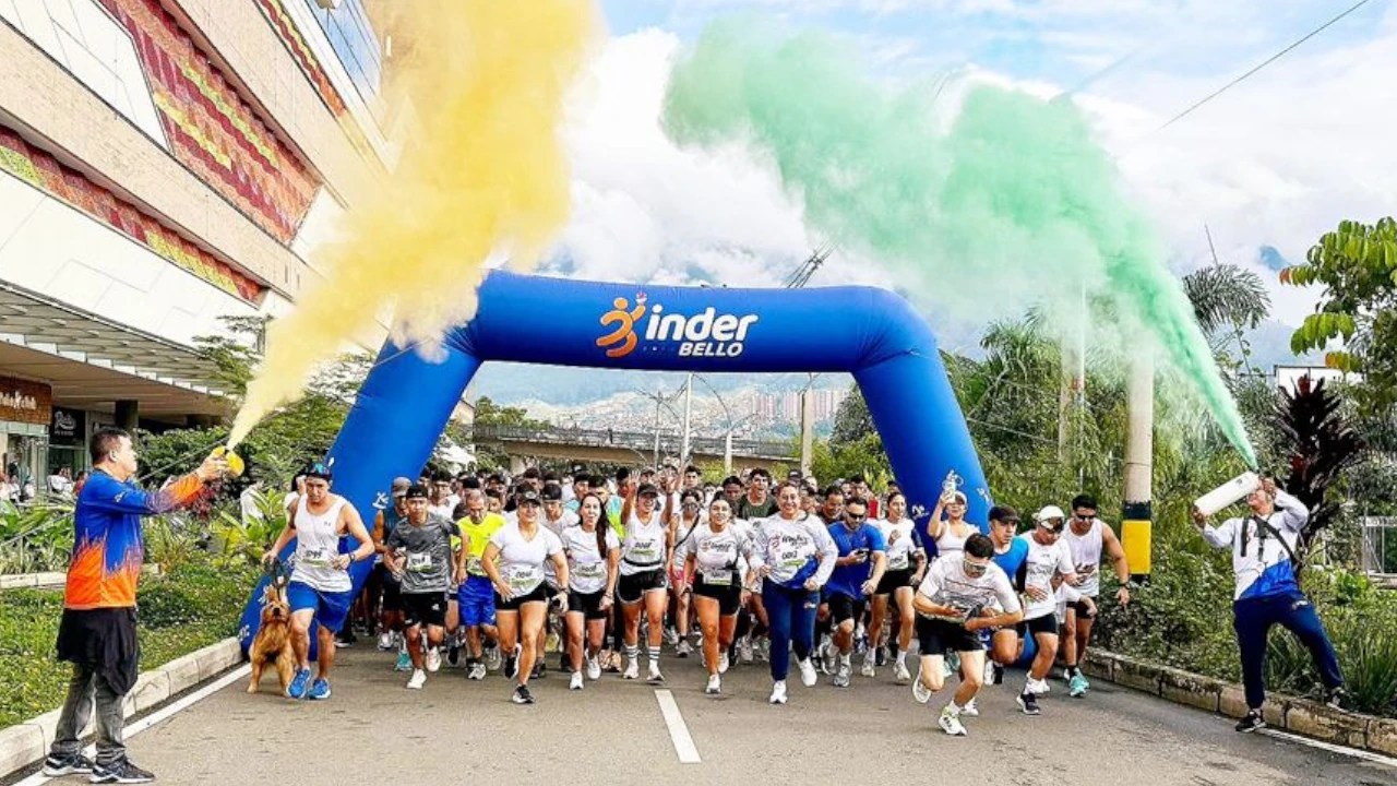 Más de 1.500 personas participaron en la Carrera Color Run 5k en Bello