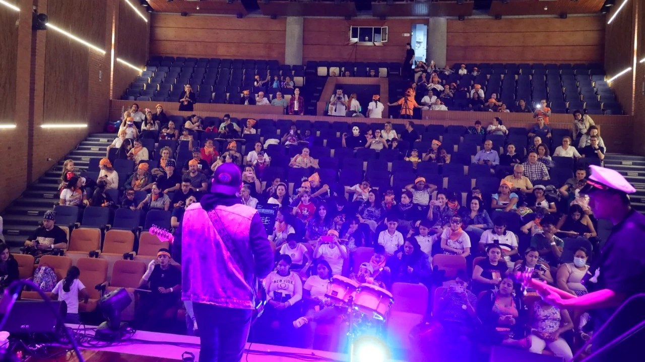 Médicos rockeros alegraron a niños del Hospital General de Medellín: concierto por la vida y la esperanza
