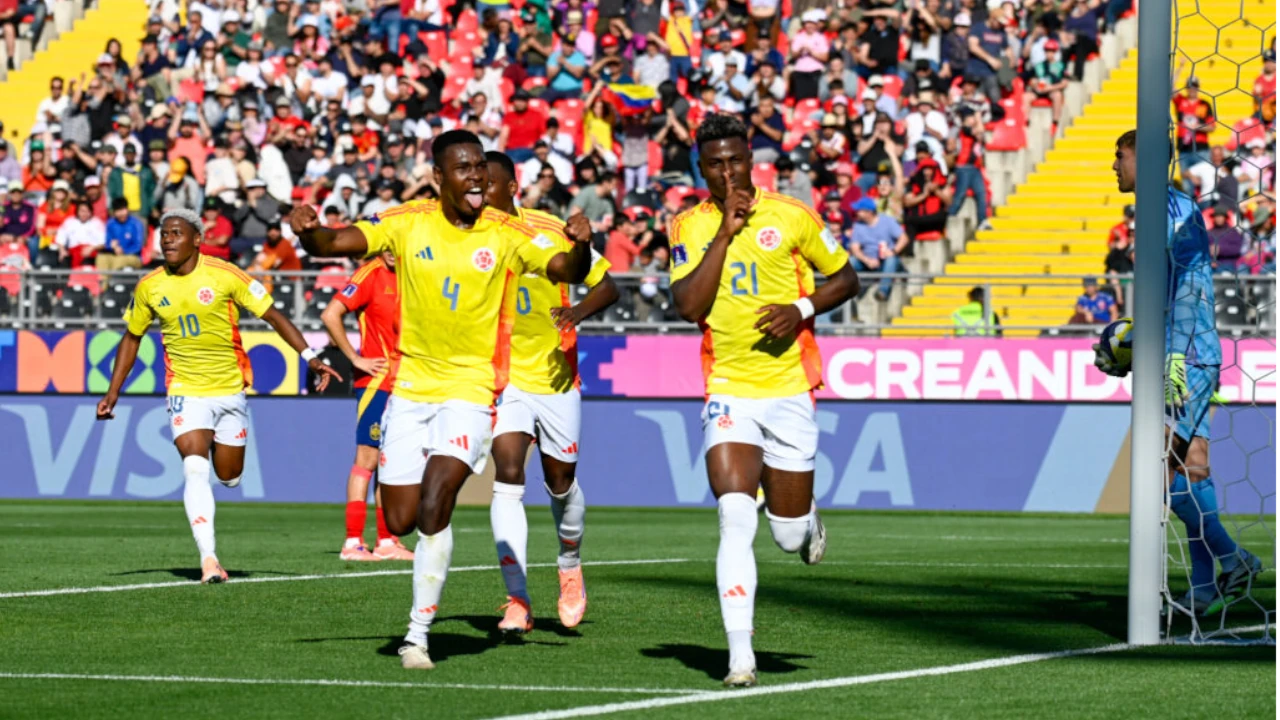Con la mira en la final: Colombia enfrenta a Argentina por el paso decisivo